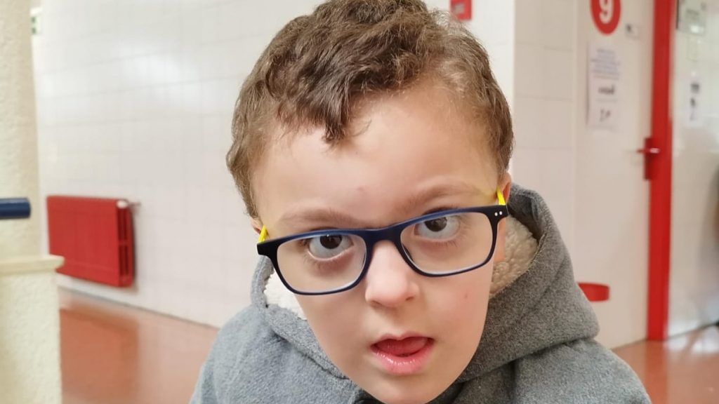 La lección de vida de Diego, un niño de 5 años con una enfermedad neurológica rara